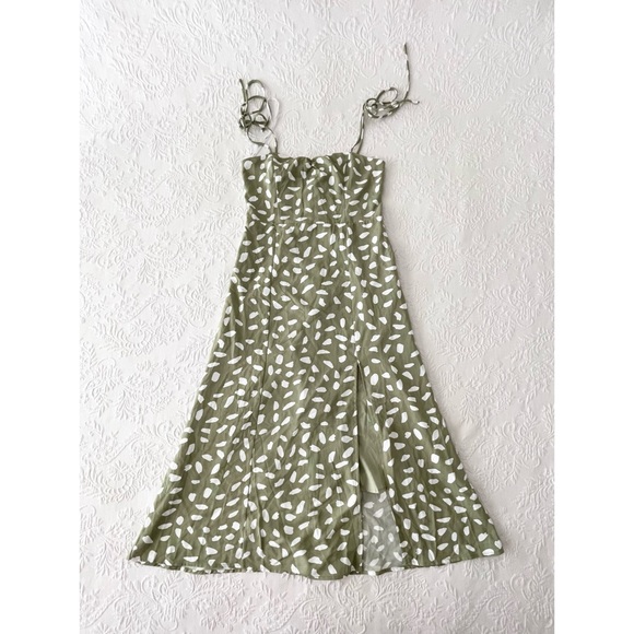 NWOT Lulus Party in Paris Sage Green Print Tie-Strap Midi Dress Small - Picture 2 of 14